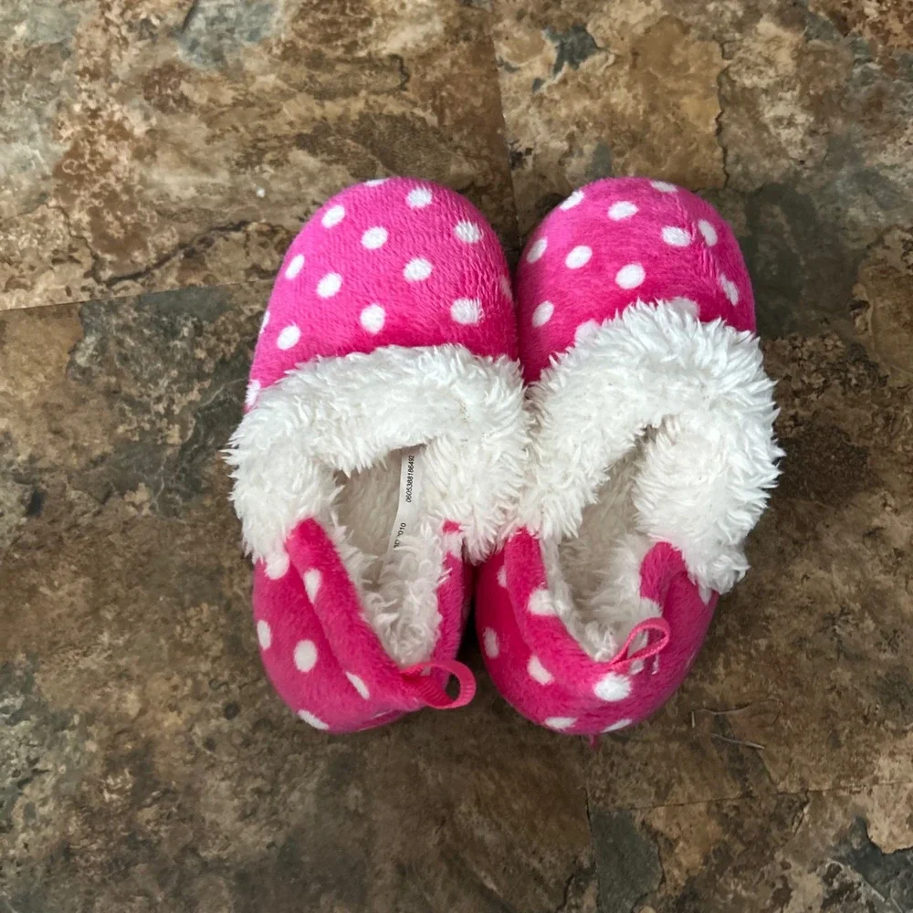 Toddler Slippers Girls Size Small 5-6 Pink White Polka Dot Lined Slip On Shoes